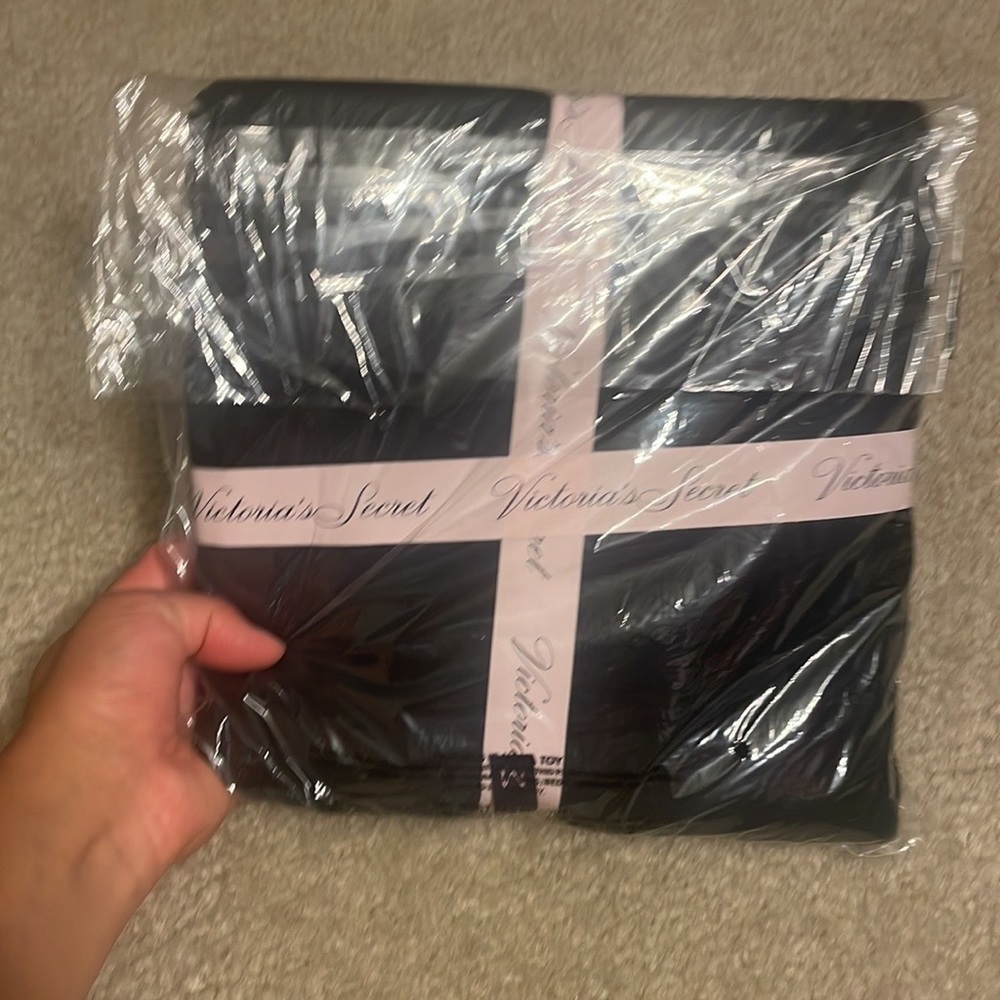 NWT Victoria secret pajama set (thermal) ALL BLACK XL - Picture 2 of 12